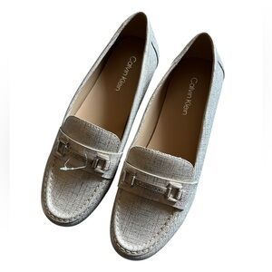 NWOT‎ CALVIN KLEIN
Lolina Logo Bit Loafers Size 8.5